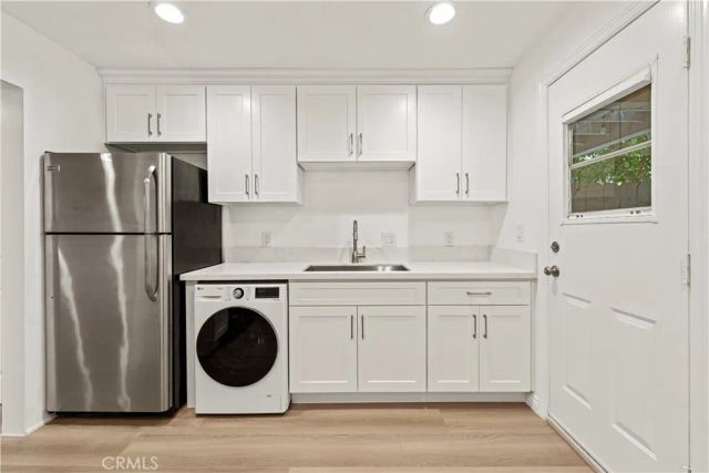 13573 Moorpark Street, Sherman Oaks, CA 91423