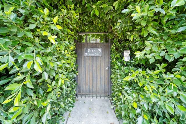 13573 Moorpark Street, Sherman Oaks, CA 91423
