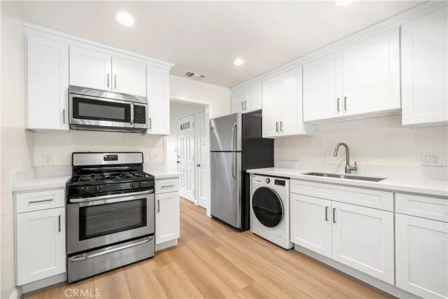 13573 Moorpark Street, Sherman Oaks, CA 91423