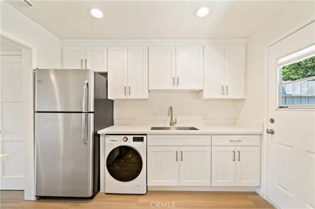 13573 Moorpark Street, Sherman Oaks, CA 91423