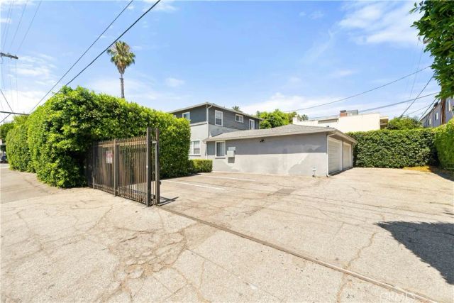 13573 Moorpark Street, Sherman Oaks, CA 91423