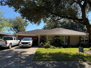 11127 Cedarhurst Drive, Houston, TX 77096