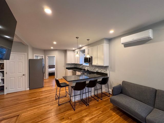 7 Pinckney Pl. 2, Somerville, MA 02145