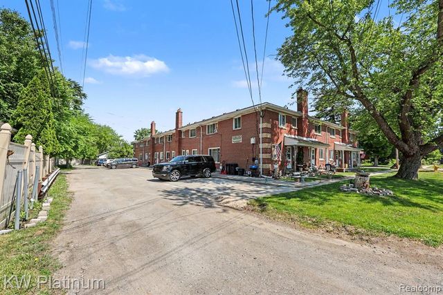 104 Crocker Blvd, Mount Clemens, MI 48043