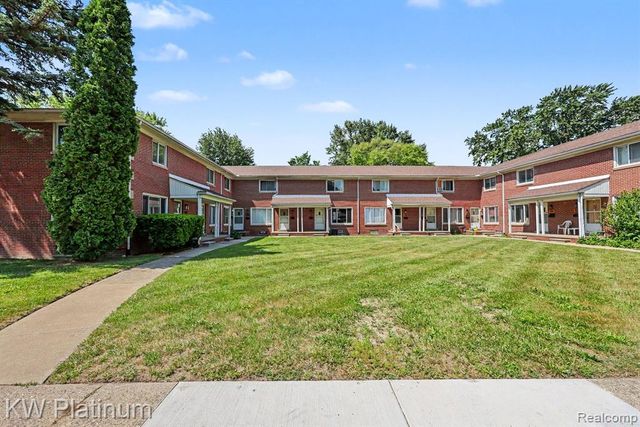 104 Crocker Blvd, Mount Clemens, MI 48043