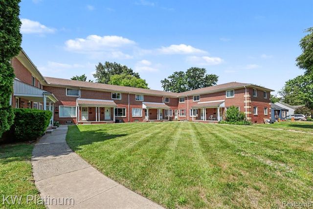 104 Crocker Blvd, Mount Clemens, MI 48043