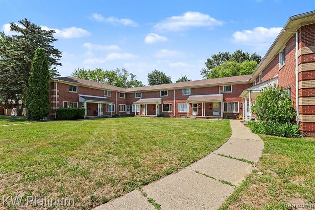 104 Crocker Blvd, Mount Clemens, MI 48043
