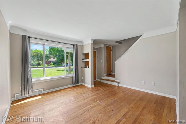 104 Crocker Blvd, Mount Clemens, MI 48043