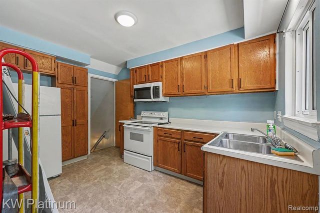 104 Crocker Blvd, Mount Clemens, MI 48043