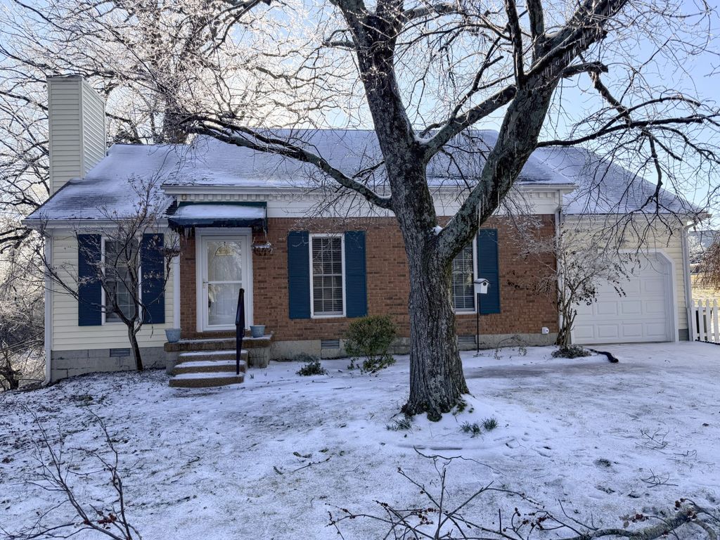 108 White Oak Ct, Hendersonville, TN 37075