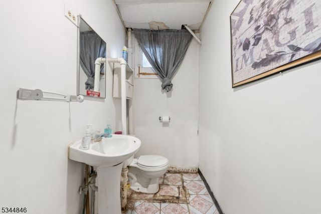 117 Valley Rd, Clifton City, NJ 07013