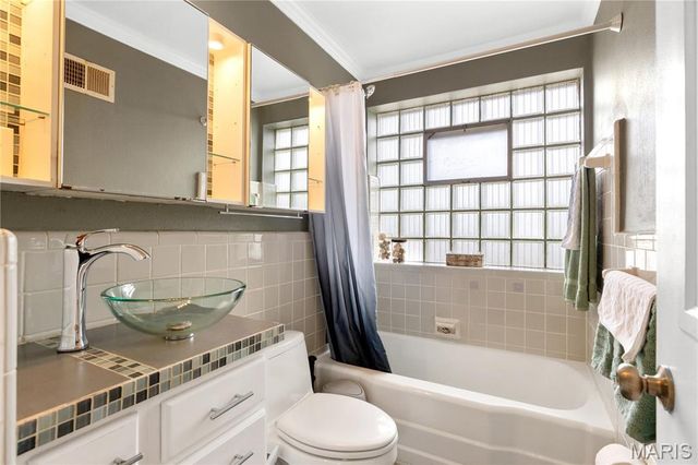 9723 Whitestone Terrace, Rock Hill, MO 63119