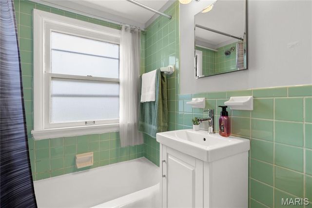 9723 Whitestone Terrace, Rock Hill, MO 63119