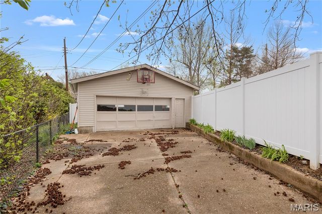 9723 Whitestone Terrace, Rock Hill, MO 63119