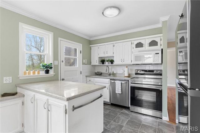 9723 Whitestone Terrace, Rock Hill, MO 63119