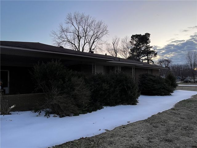 408 NE 5th Street, Atkins, AR 72823