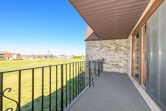 15704 Deerfield Court 2N, Orland Park, IL 60462