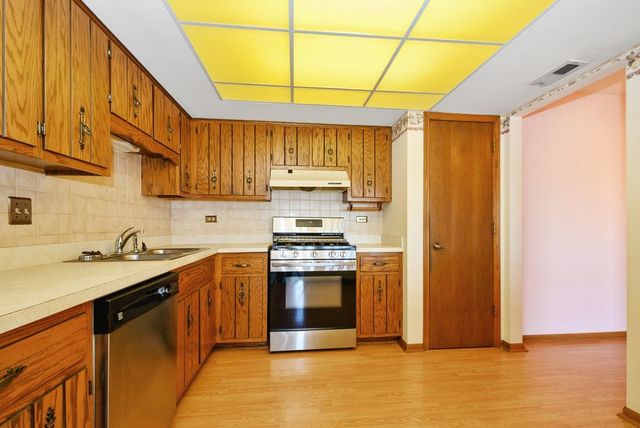 15704 Deerfield Court 2N, Orland Park, IL 60462