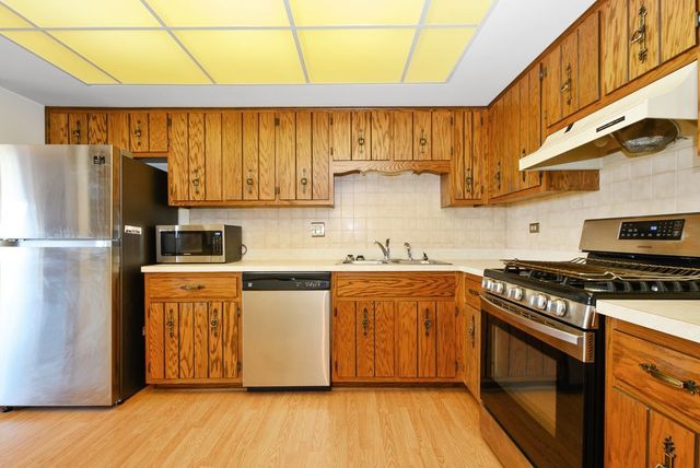 15704 Deerfield Court 2N, Orland Park, IL 60462