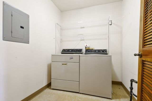 15704 Deerfield Court 2N, Orland Park, IL 60462