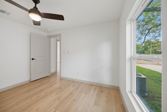 709 S Polk ST, Giddings, TX 78942