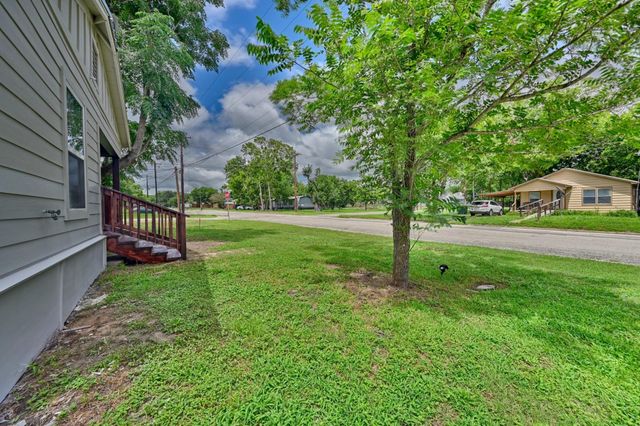 709 S Polk ST, Giddings, TX 78942
