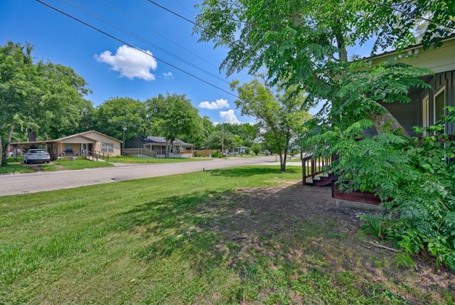709 S Polk ST, Giddings, TX 78942