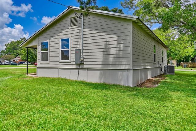 709 S Polk ST, Giddings, TX 78942