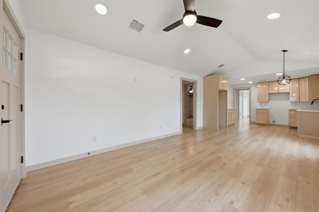 709 S Polk ST, Giddings, TX 78942