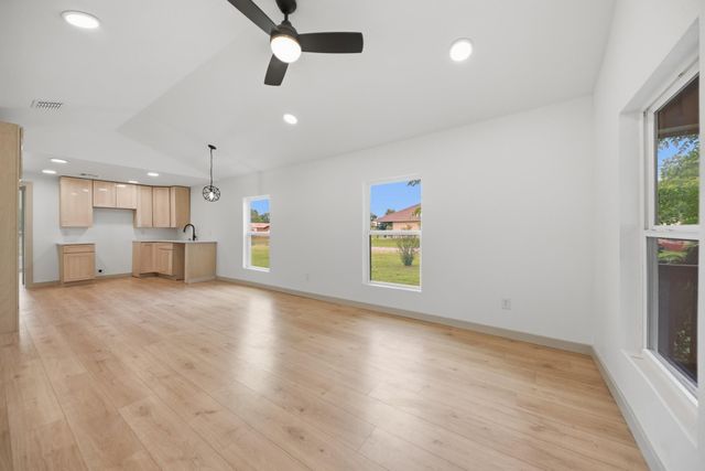 709 S Polk ST, Giddings, TX 78942