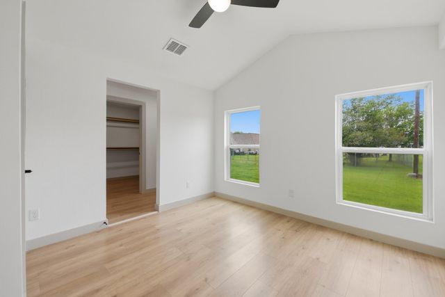 709 S Polk ST, Giddings, TX 78942