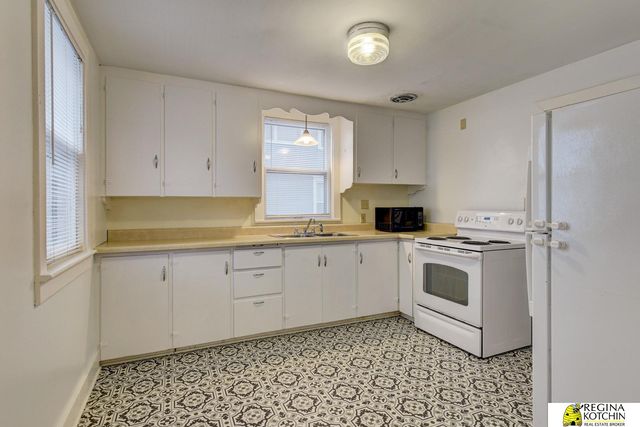 1004 Glenwood Ave Apt 3, Omaha, NE 68131