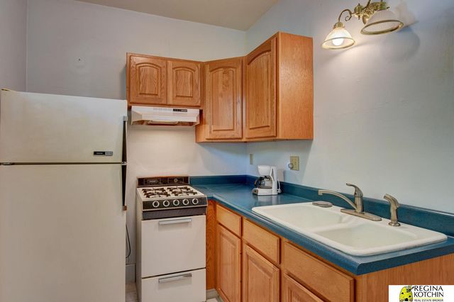 1004 Glenwood Ave Apt 3, Omaha, NE 68131