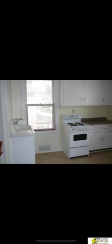 1004 Glenwood Ave Apt 3, Omaha, NE 68131