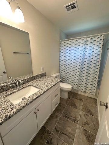 907 Dove Ave., Devine, TX 78016