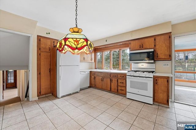 548 Covington Place, Wyckoff, NJ 07481