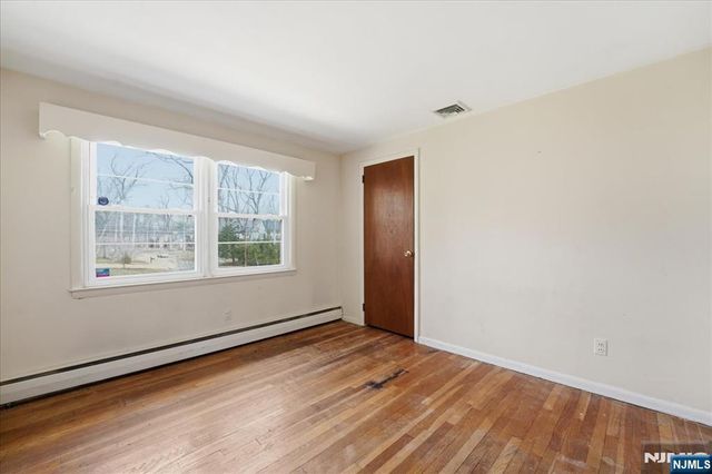 548 Covington Place, Wyckoff, NJ 07481