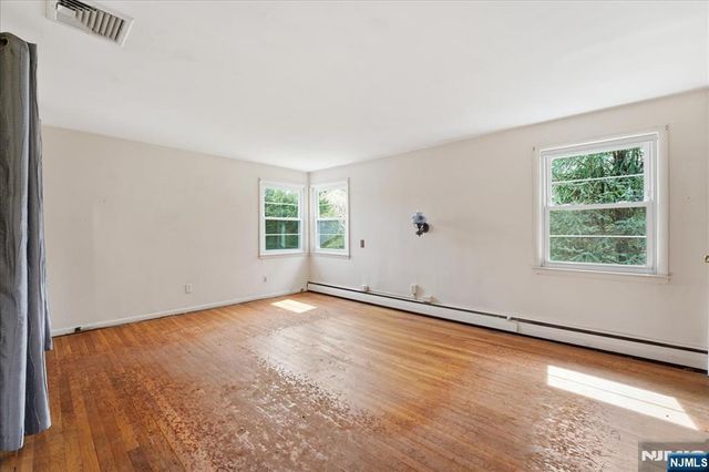 548 Covington Place, Wyckoff, NJ 07481