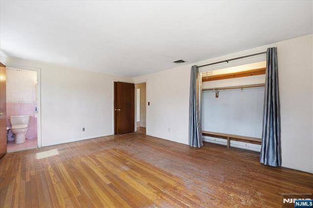 548 Covington Place, Wyckoff, NJ 07481