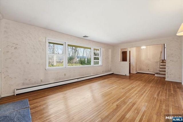 548 Covington Place, Wyckoff, NJ 07481