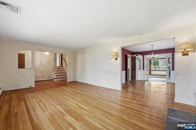 548 Covington Place, Wyckoff, NJ 07481