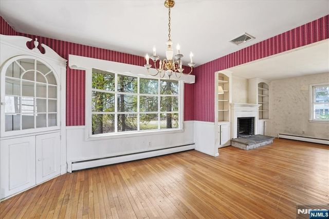 548 Covington Place, Wyckoff, NJ 07481