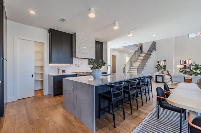 7115 Casa Loma Avenue, Dallas, TX 75214