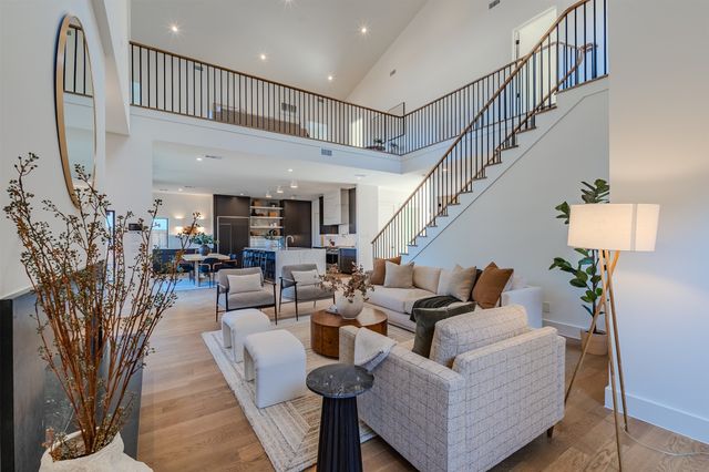 7115 Casa Loma Avenue, Dallas, TX 75214