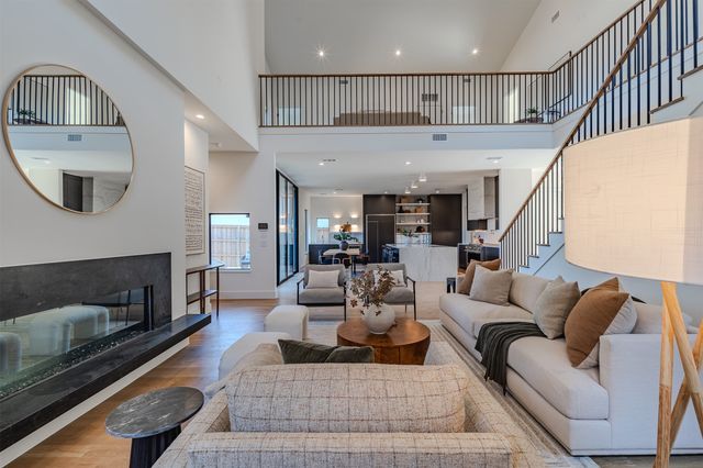 7115 Casa Loma Avenue, Dallas, TX 75214