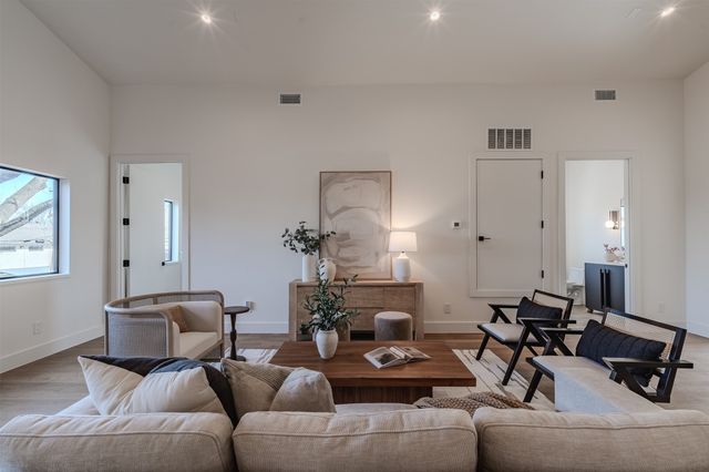 7115 Casa Loma Avenue, Dallas, TX 75214