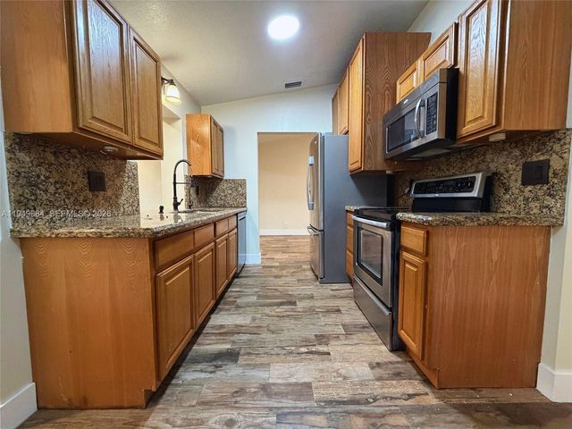 8915 NW 26 CT, Coral Springs, FL 33065