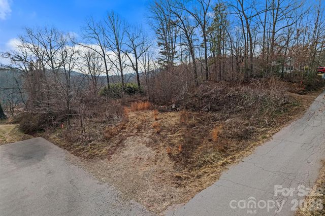 99999 Crestfield Avenue, Asheville, NC 28804