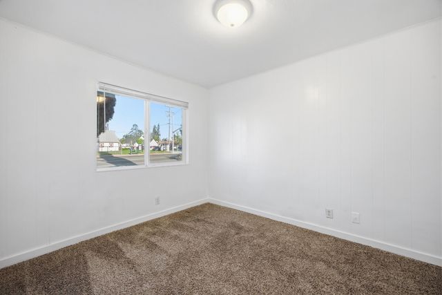 220 S O Street, Tulare, CA 93274