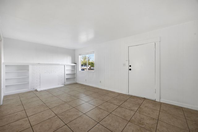 220 S O Street, Tulare, CA 93274